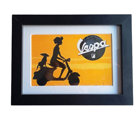 VESPA-Postkarte im Rahmen