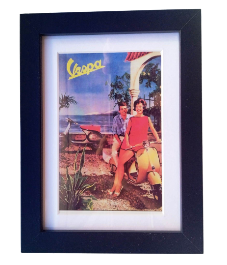 Postal Vespa en marco