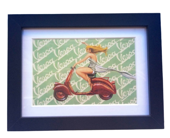 Postal Vespa en marco