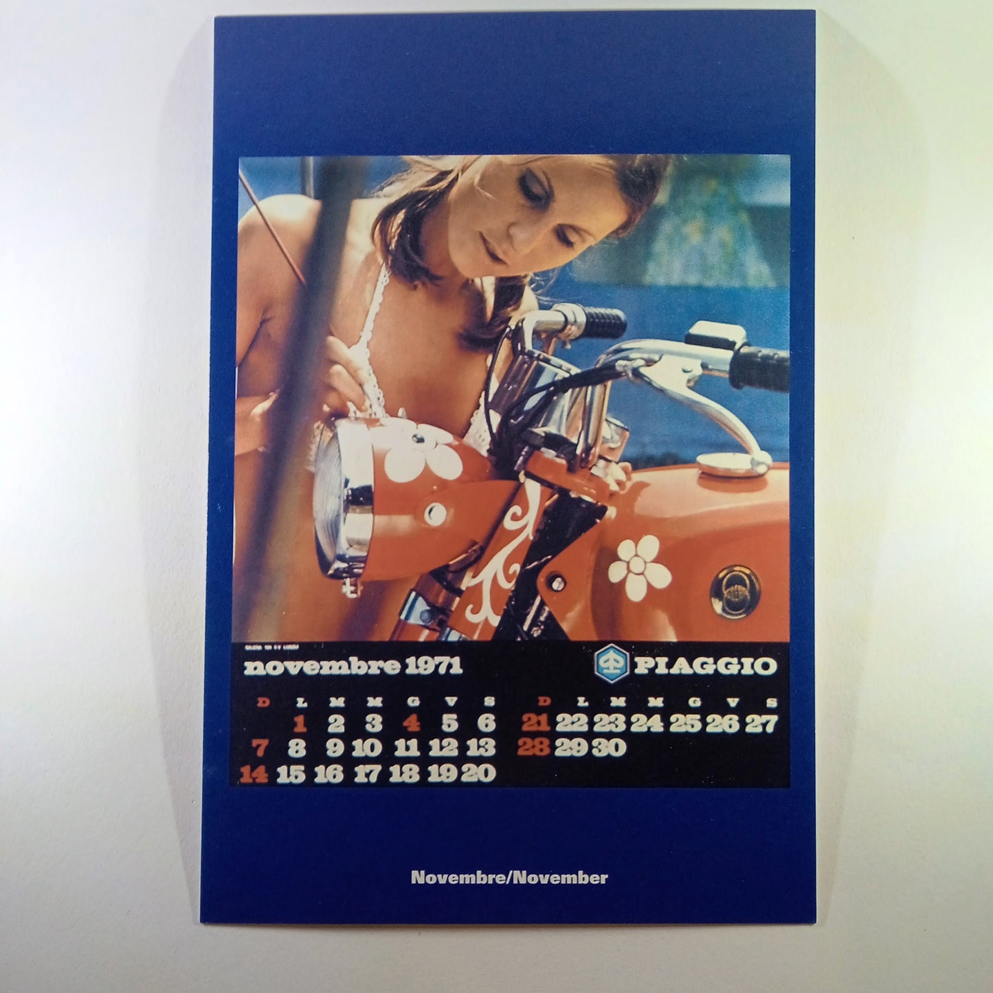 Vespa set 12 postales Calendario Piaggio 71