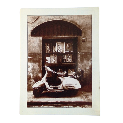 Postal Vespa in marco