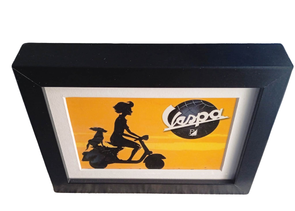 Postal VESPA en marco