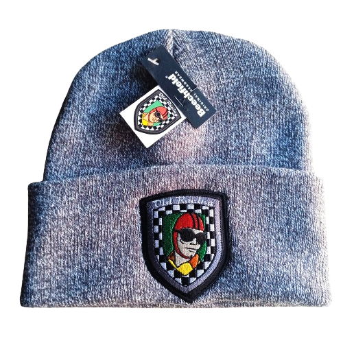 Gorro con solapa y logo bordado