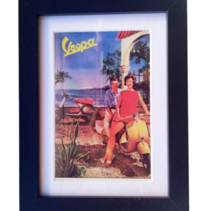 Postal Vespa en marco