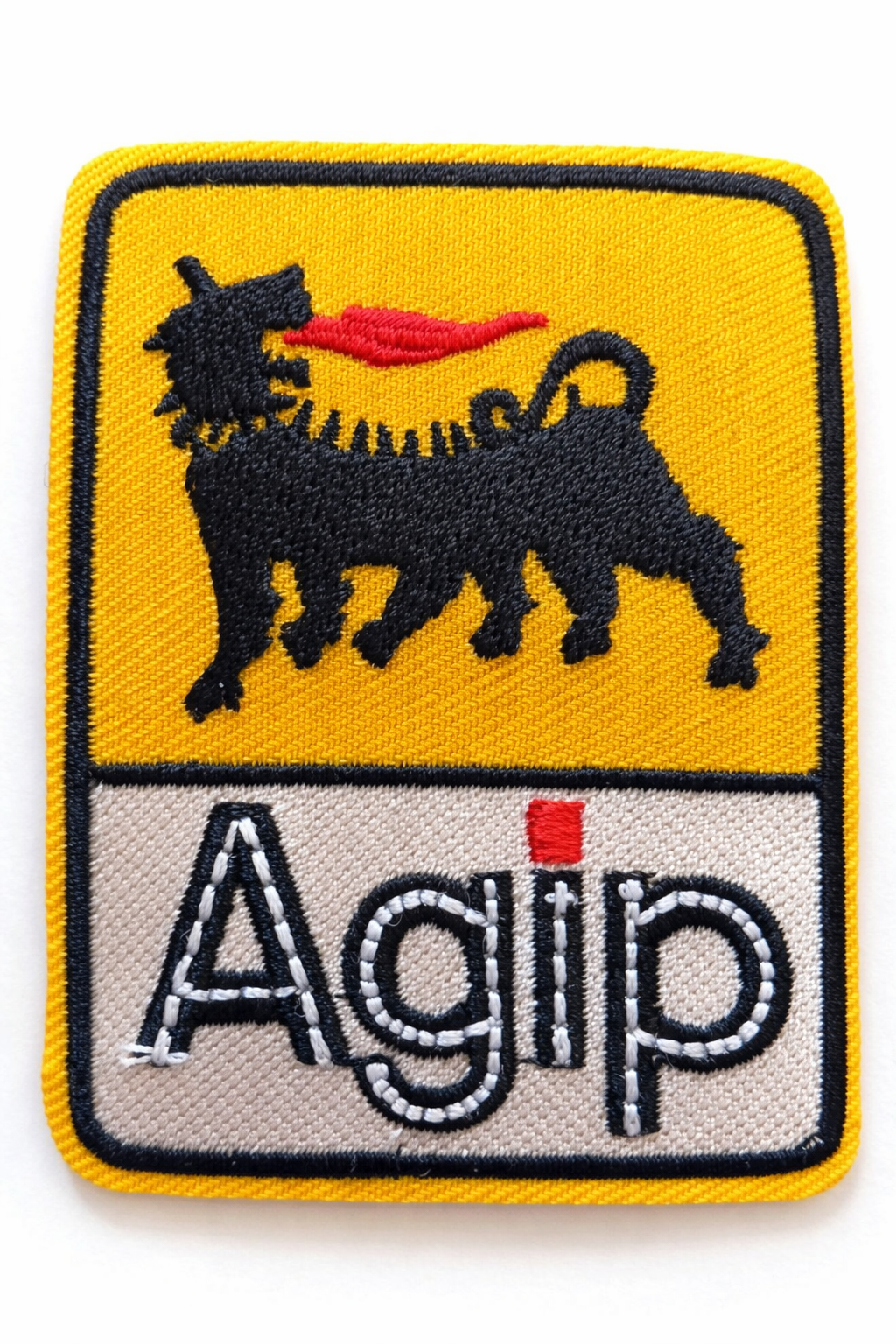 Parche Bordado Vintage Agip: Acentúa Tu Estilo con Autenticidad Retro