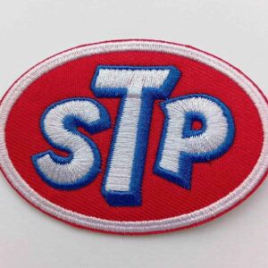 🏁 Parche bordado STP – 7 x 5 cm | Estilo Racing Vintage